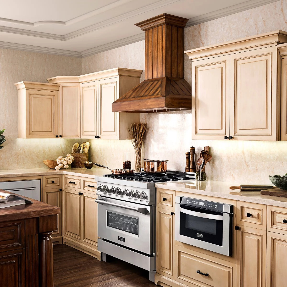 Wall Mount Range Hood with 760 CFM Motor R8708