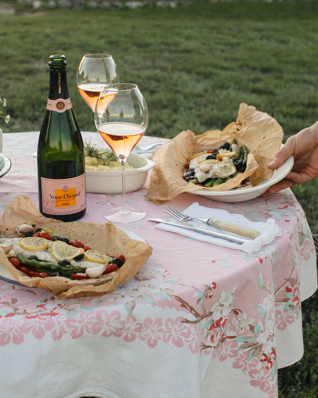 Brut Rose Sparkling Wine, France, 750 ml Y3922