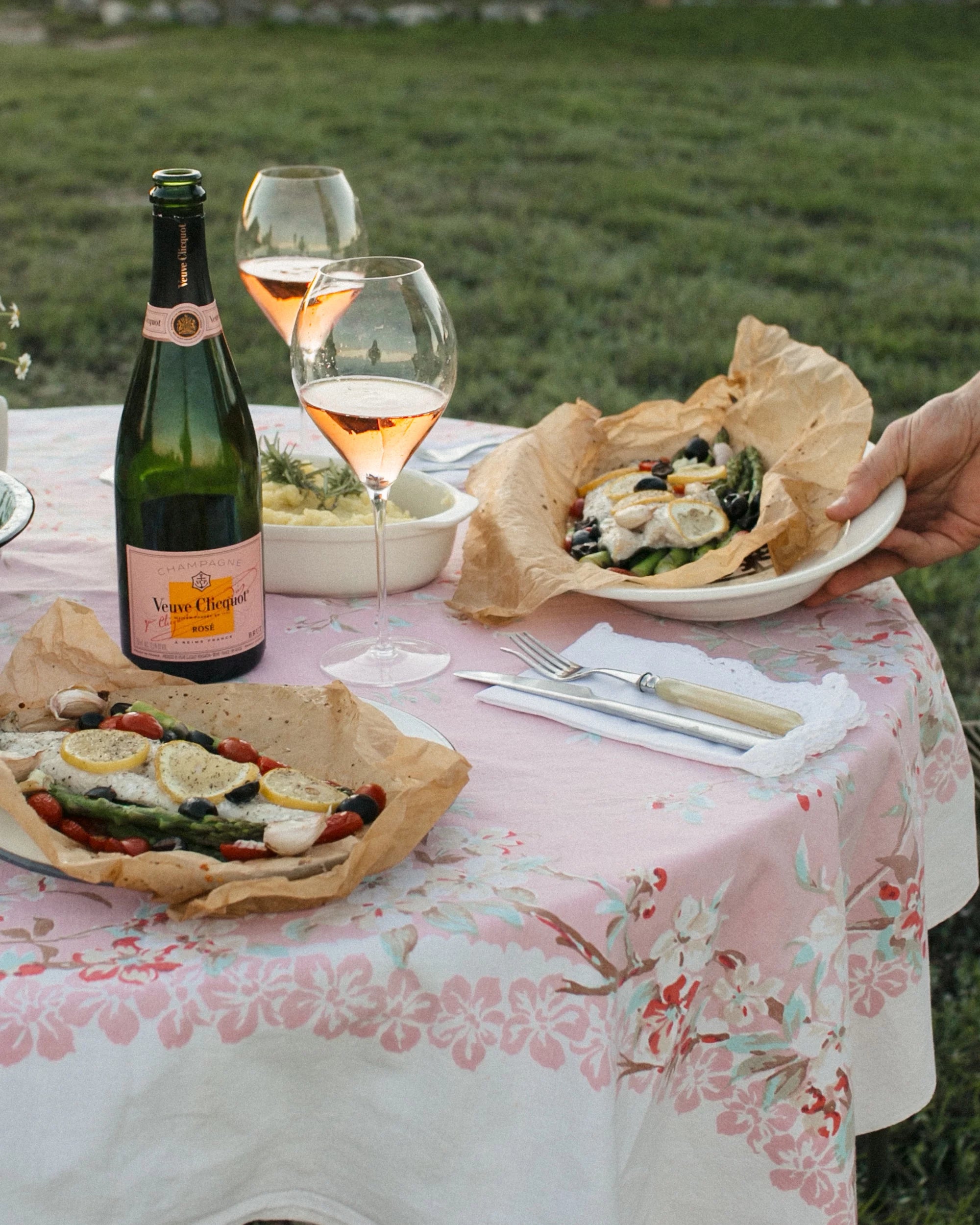 Brut Rose Sparkling Wine, France, 750 ml Y3922