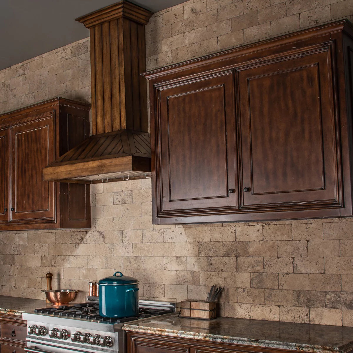 Wall Mount Range Hood with 760 CFM Motor R8708