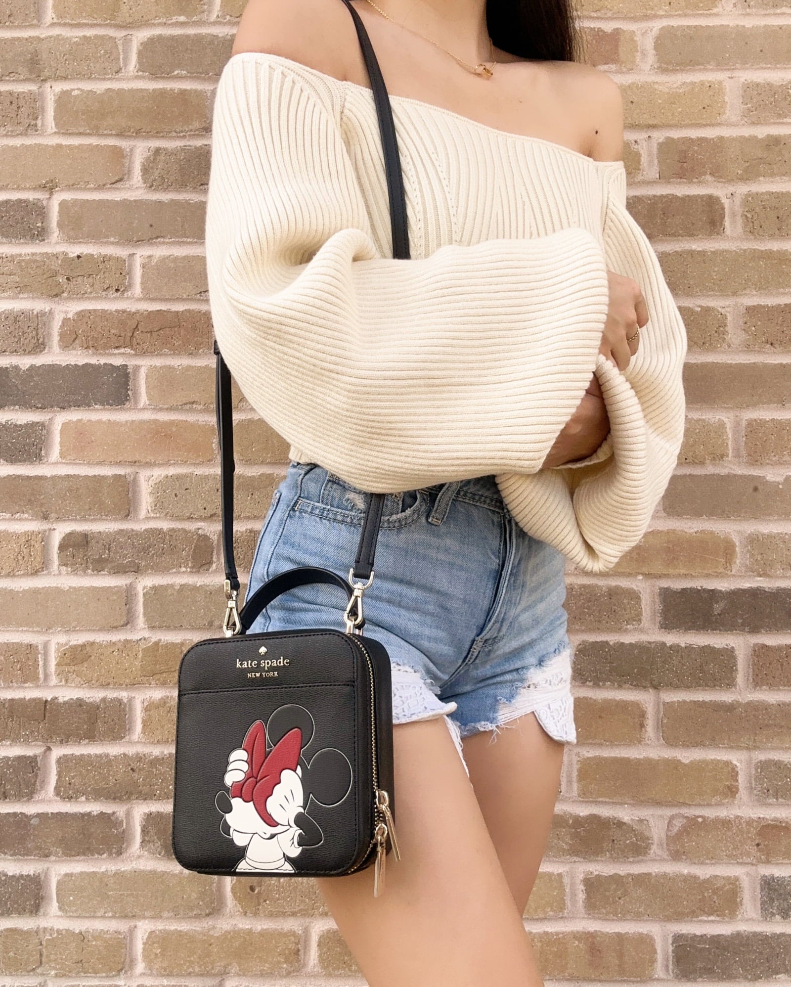 Disney Minnie Mouse Daisy Vanity Saffiano PVC Crossbody Handbag C1606