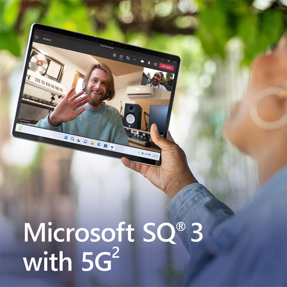 Surface Pro 9 Tablet - 13" - 8 GB RAM - 128 GB SSD - Windows 11 Pro - 5G - Platinum E1488