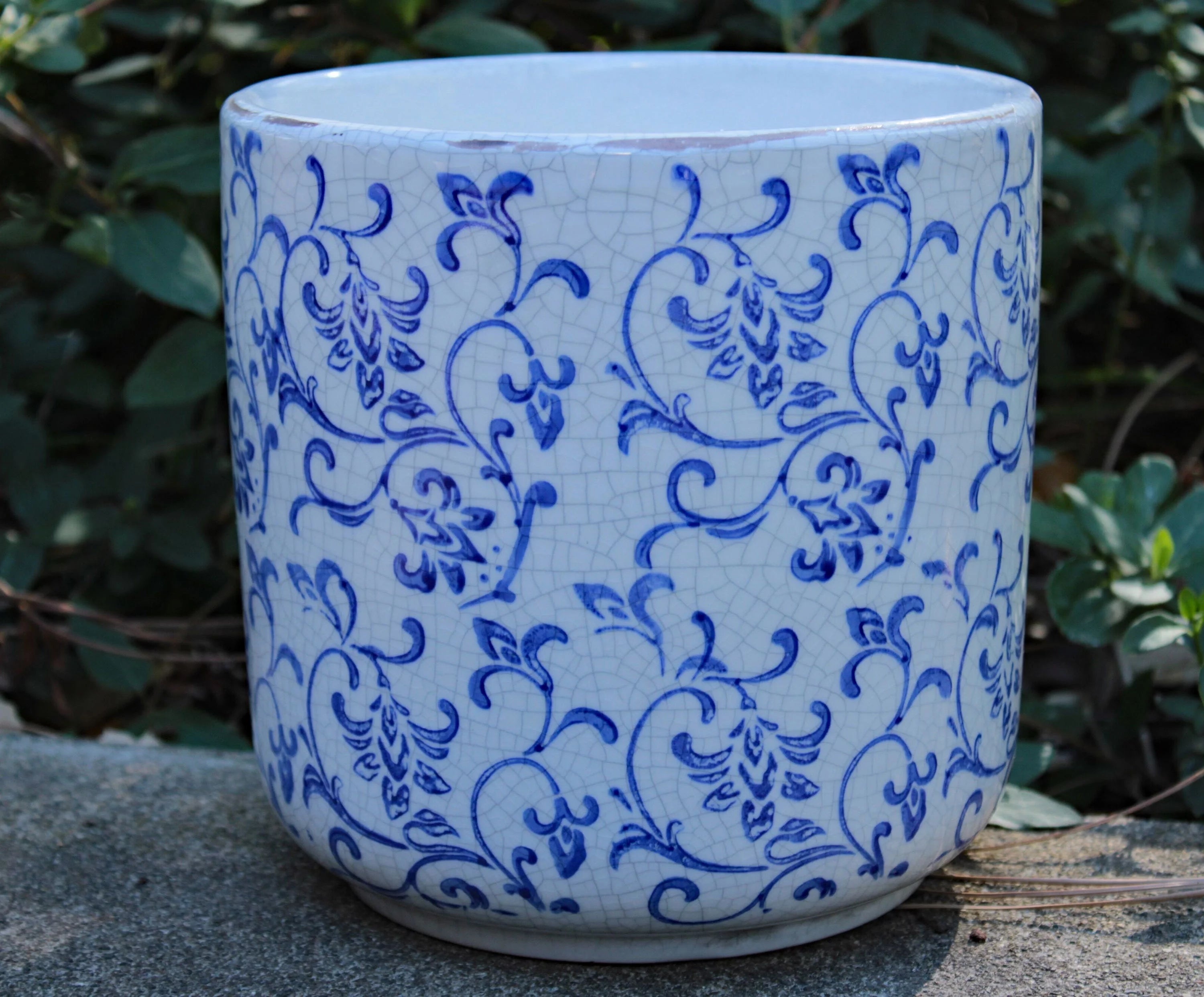 Blue and white ceramic cylindrical garden planter with vine pattern L424