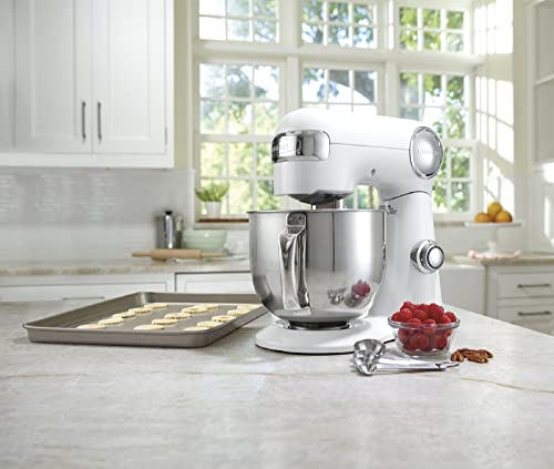 5.5-Quart Digital Stand Mixer with 12 Speeds R260